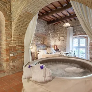 https://palazzo-del-borgo-chianni.it-tuscanyhotel.com