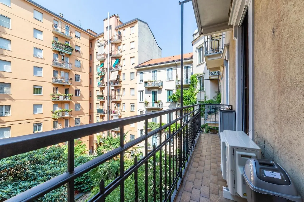 A due passi da Piazza Firenze Apartment Milano